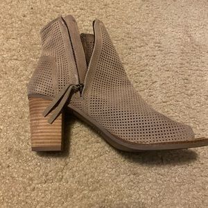 Women’s Toms beige booties 10